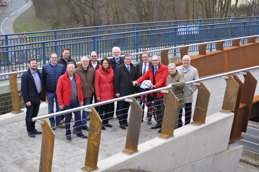 Neue Brücke über dem HerbertSchwieteRing für Fußgänger und Radfahrer
